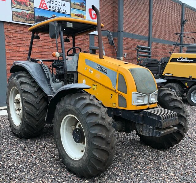 Tractor VALTRA BM100 4X4 con 3 puntos ROPS modelo 2007